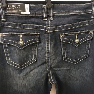 Apt. 9 Bootcut Mid Rise Jeans NWT  Size 6